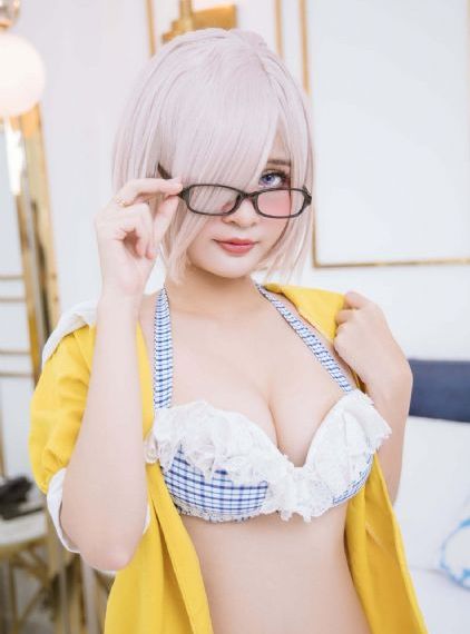 房间里的日本女人