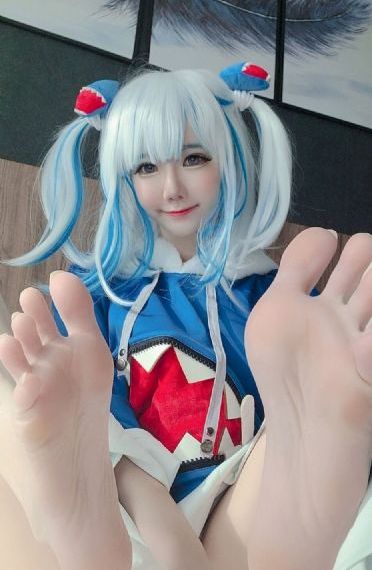 小受夹腿憋尿时被攻按小腹