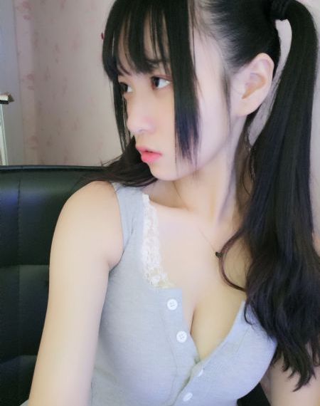 天降女子从二楼掉下来了人物樱花